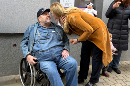 Zuzana Řípová líbající
