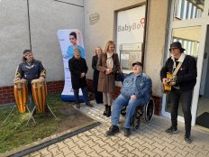 Josef Devátý s písničkou Zamilovaná, u bubínků Josi Machač - Indián, vedle mne Irena Kubíčková, producentka Josefa Devátého