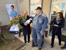 Gratuluji Belle k narozeninám, povšimněte si, že u toho stojím!