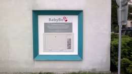 Babybox v Neratovicích těsně po montáži.
