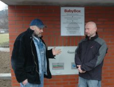 Petr Bečička a jeho 100MEGA Distribution finacovali mimo jiné babybox ve Zlíně.