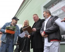 Petra a Josef Štajerovi a Petr Pícha, primář GynCentra.