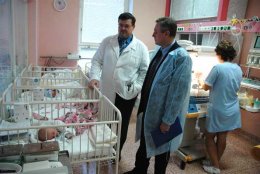 Mikuláš MUDr. Tibor Novak i anděl MUDr. Lumír Kantor jsou kolegové lékaři.