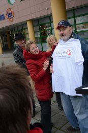 Firma Adler a její zástupkyně Marie Logrová mi darovali potištěná trička.