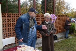 Miladě Emmerové jsem připomněl naše první setkání před dvanácti roky, kdy jsem jí dal podobnou orchidej.