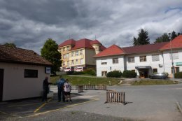 S Petrem Soudským před domkem, první variantou.