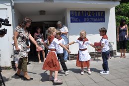 Děti z mateřské školky v Novodvorské ulici v Trutnově tančily a zpívaly. Mají hezké učitelky!