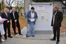 Zprava starosta města Klatovy Rudolf Salvetr, LH, ředitel František Lešundák s náměstkem a sestrou s miminkem.