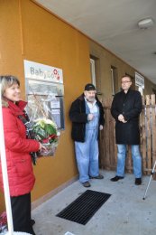 Karel Dostalík, ředitel nemocnice bez nejmenších problémů. Hanka Dittrichová s kytkou.