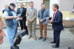 Přidali se starosta Mariánských Lázní pirát Petr Třešňák a starosta města Bezdružice Jan Soulek.