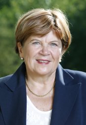 „Ráda bych jménem Nadace Naše dítě velmi poděkovala za vaši podporu kampaně Dejme úsměv dětem společnosti ROSSMANN. Díky vám nabídneme velmi důležitou pomoc azylovým domům, Fondu ohrožených dětí, babyboxu, organizaci Helppes a rodinám, které se starají o handicapované děti. Mnohokrát za ně děkuji.“ Zuzana Baudyšová, ředitelka Nadace Naše dítě.
