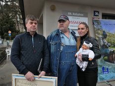 Zdeněk Juřica, výrobce babyboxů a Vendulka Svobodobá zastupující hlavního dárce ROSSMANN spol. s r. o.